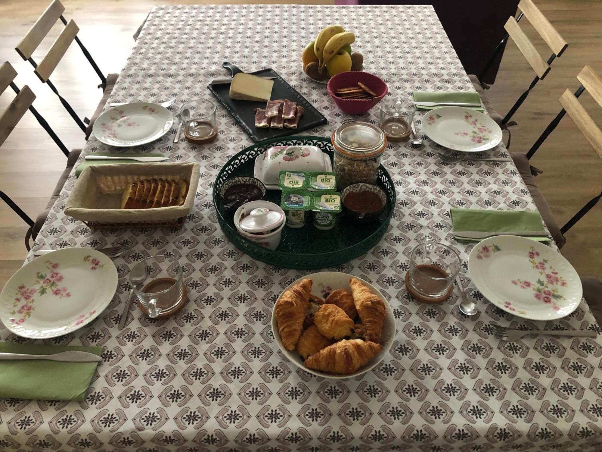 Je Soigne Mon Assiette Bed & Breakfast Saint-Laurent-d'Arce Eksteriør bilde